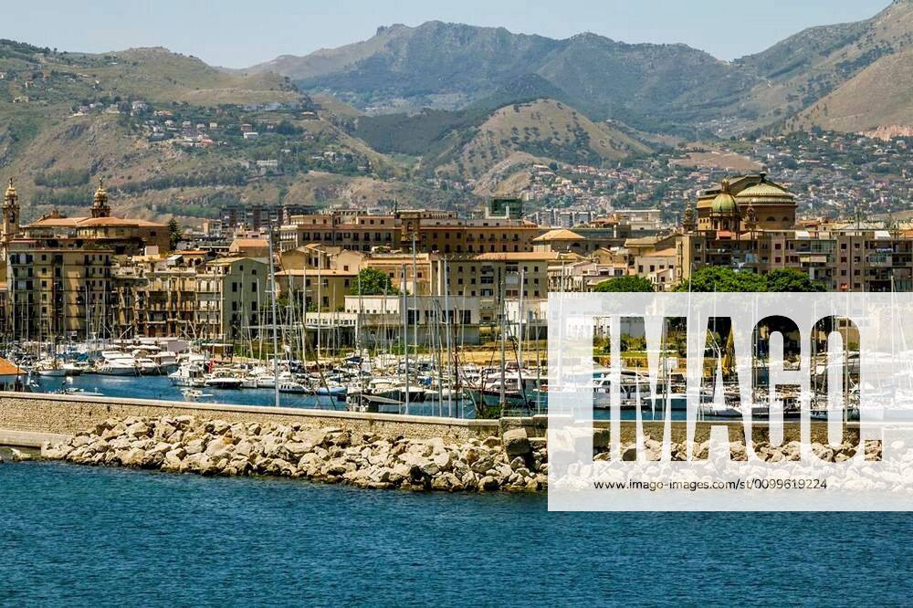 Palermo. Italy. 27 may 2017. A view of the port and city of Palermo ...