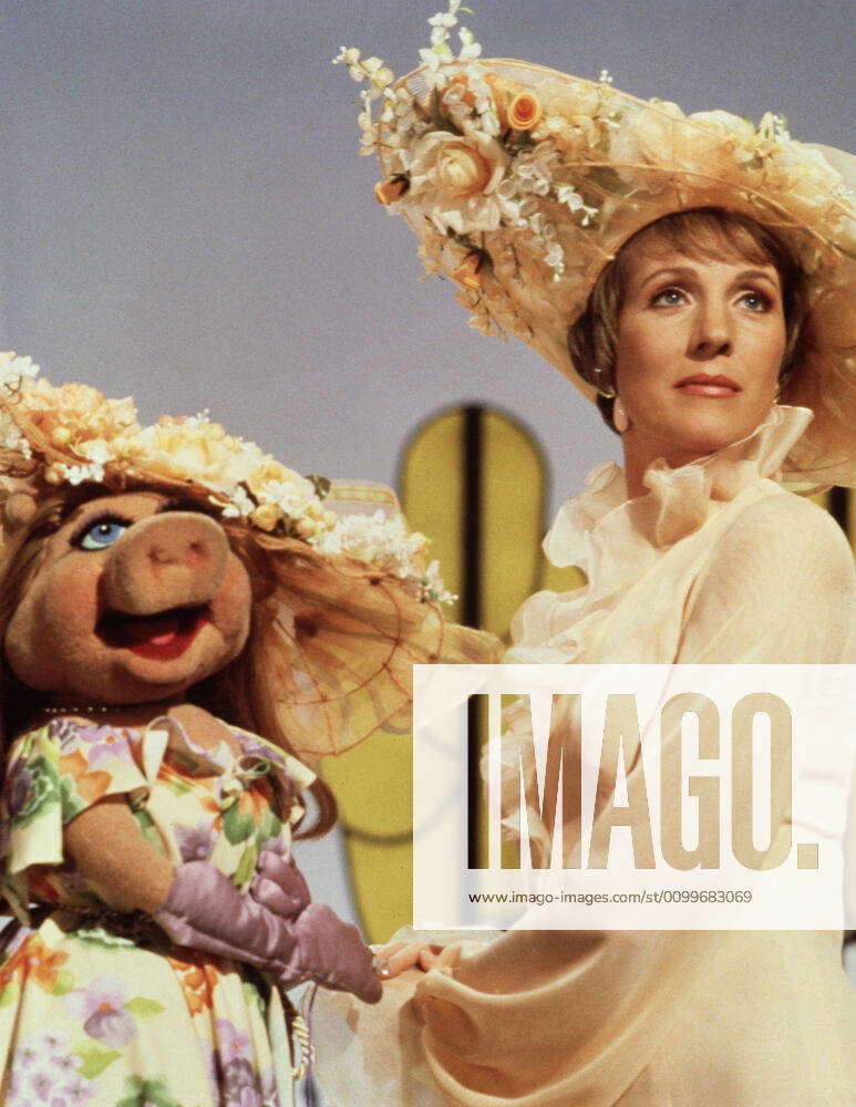 MUPPET SHOW, Miss Piggy, Julie Andrews, (Season 2, Episode 17, aired ...