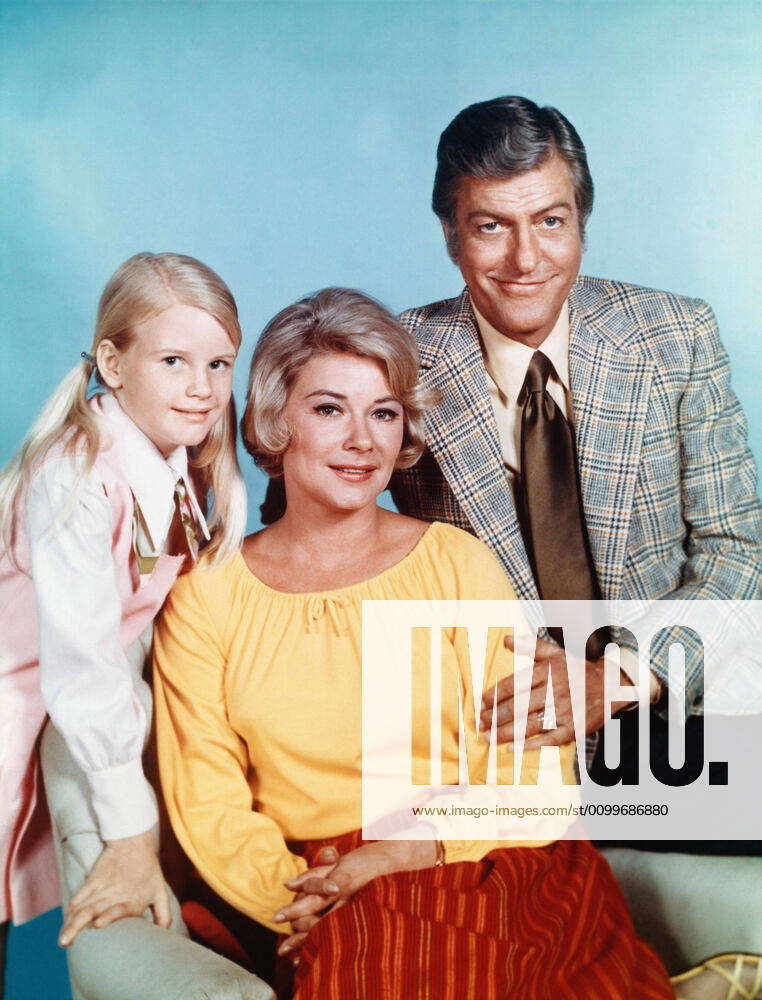 THE NEW DICK VAN DYKE SHOW, from left: Angela Powell, Hope Lange, Dick ...