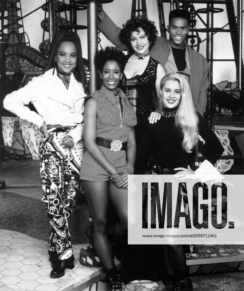 IN LIVING COLOR, The Fly Girls (front, from left) Jossie Harris (aka