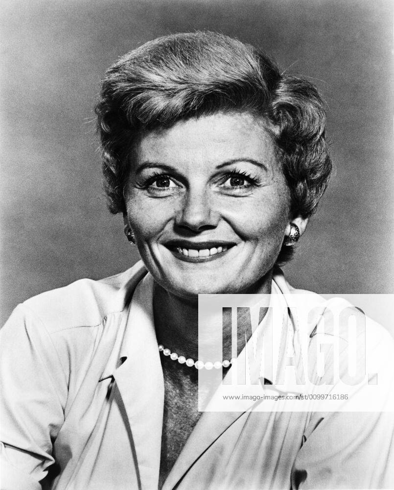 LEAVE IT TO BEAVER, Barbara Billingsley, 195763 Courtesy Everett Collection !ACHTUNG AUFNAHMEDATUM