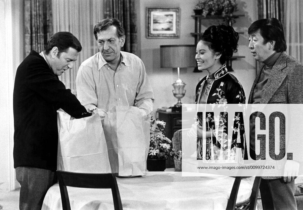 THE ODD COUPLE, from left: Tony Randall, Jack Klugman, Virginia Ann Lee ...