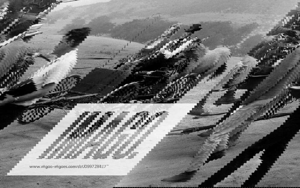 RAWHIDE, Laura Devon, Dean Martin filming episode Canliss , (Season 7