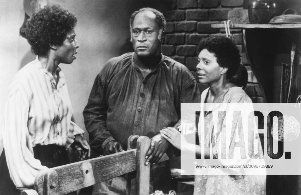 ROOTS, from left: Madge Sinclair, John Amos, Leslie Uggams, 1977 ...