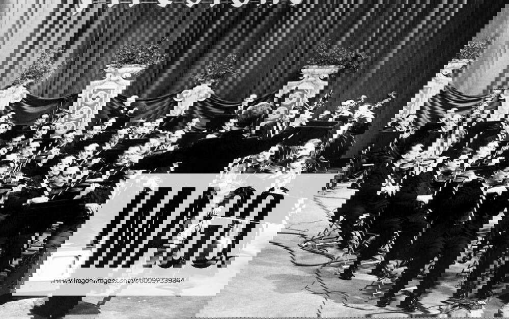 THE VOICE OF FIRESTONE, Howard Barlow conducting the orchestra, 1949