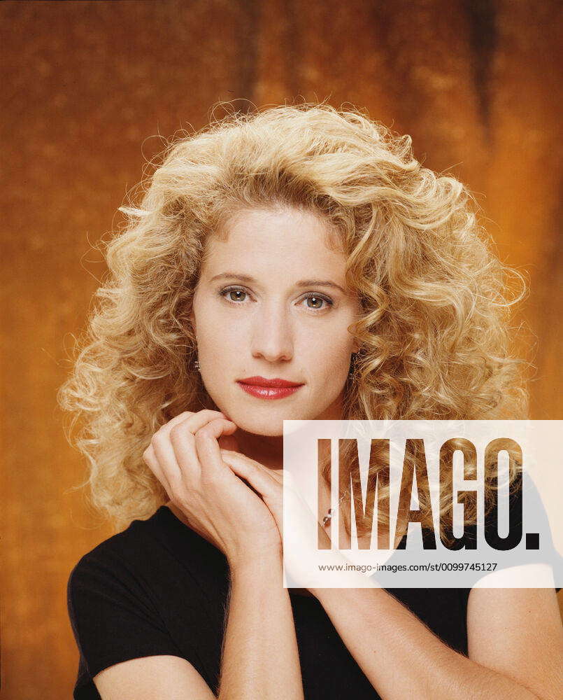 Nancy Travis Hairstyle