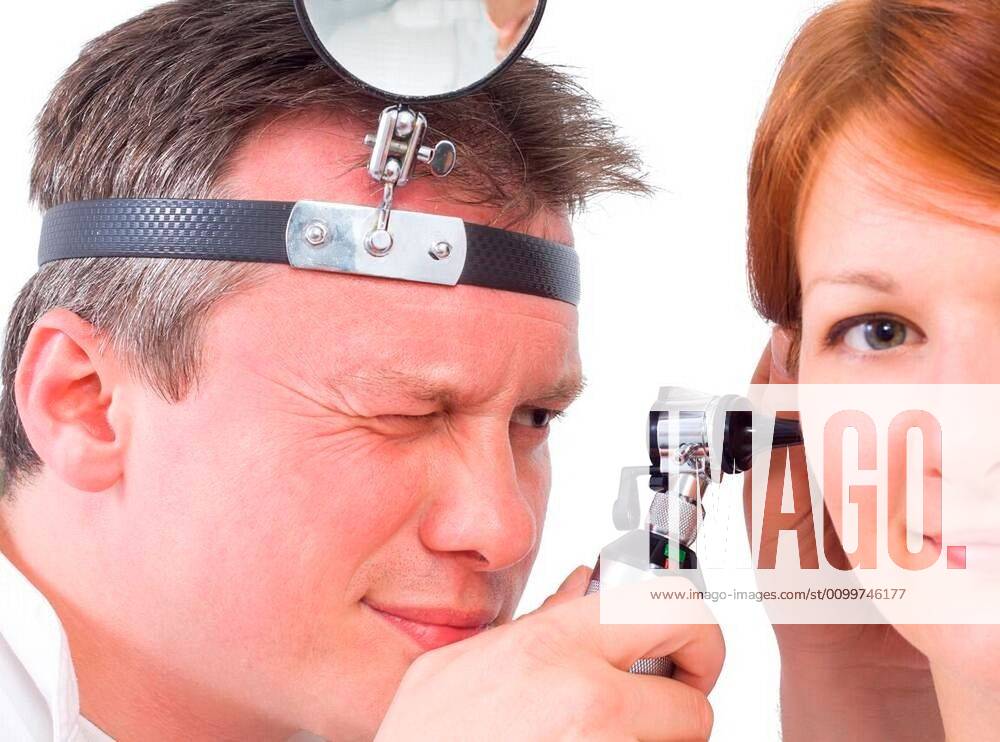 Docotor doing an examination with otoscope xFotosearchxLBRFx Model Released