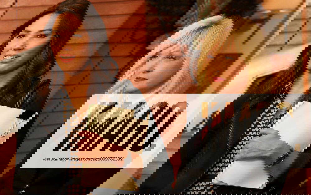 BONES, lr Michaela Conlin, Cyndi Lauper in The Psychic in the Soup