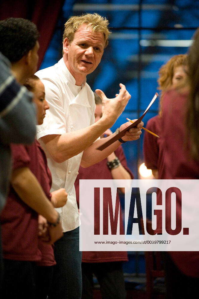 KITCHEN NIGHTMARES, chef Gordon Ramsay (center), Handlebar , (Season 2