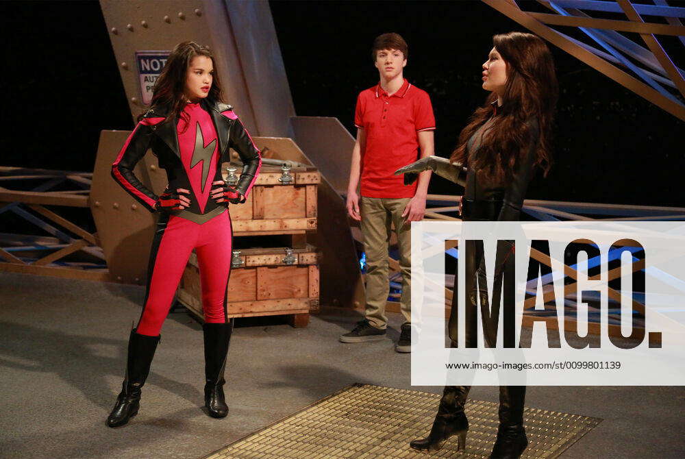 LAB RATS: BIONIC ISLAND, l-r: Paris Berelc, Jake Short, Kelly Berglund ...