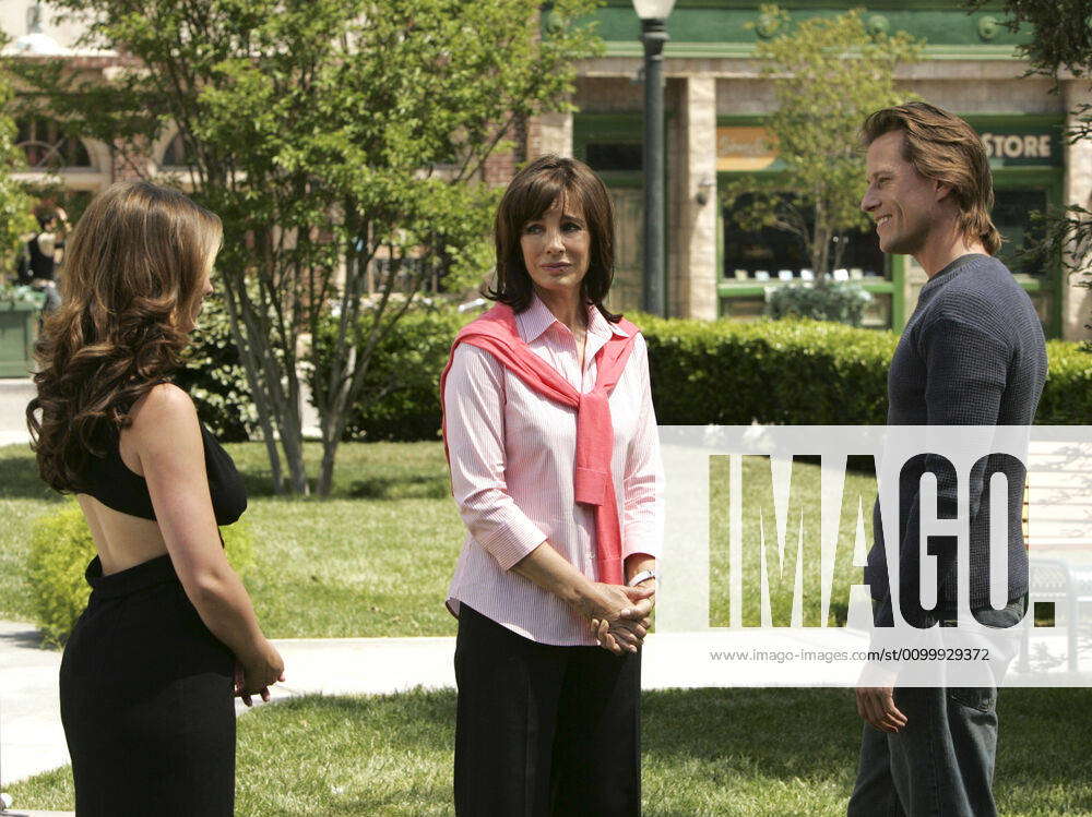 GHOST WHISPERER, Jennifer Love Hewitt, Anne Archer, Corin Nemec, Peter ...