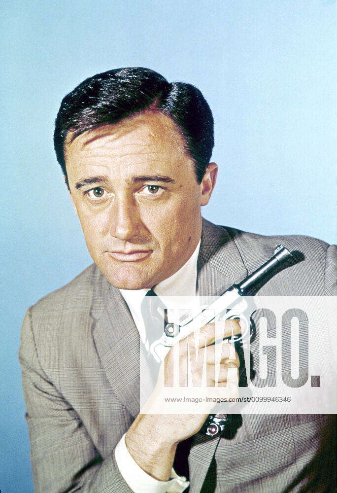 THE MAN FROM U.N.C.L.E., Robert Vaughn, 1964-68 Courtesy Everett ...