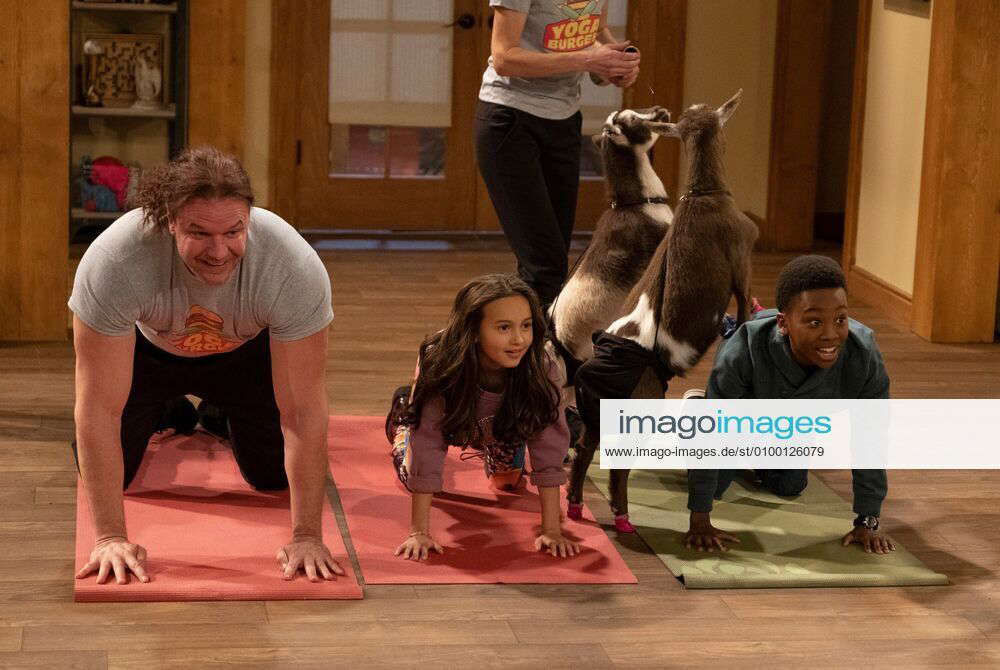 Kaylin Hayman Ramon Reed JUST ROLL WITH IT, from left: O Neil Christopher, Kaylin Hayman, Ramon ...