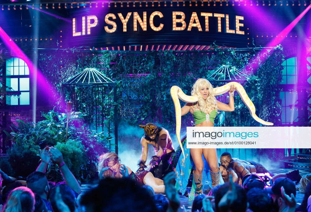 LIP SYNC BATTLE, Kaley Cuoco (standing performing Britney Spear s I m A Slave 4 U ), Josh Gad vs