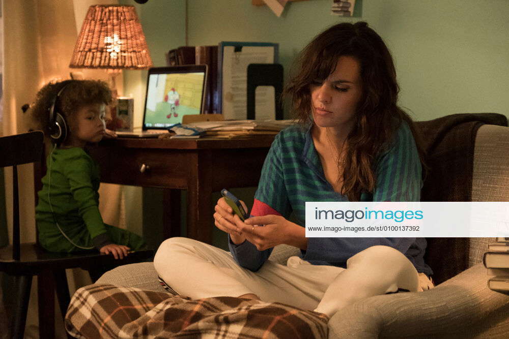 SMILF, l-r: Alexandra Anna Reimer, Frankie Shaw in Mark s Lunch & Two ...