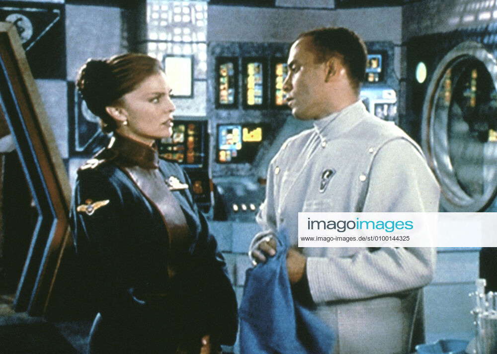 BABYLON 5, (from left): Tracy Scoggins, Richard Biggs, 1994-98 ...