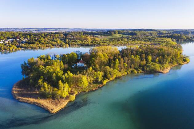 Wörth Island with Wörthschlössl Castle, Mouse Island, Wörth Lake, near ...