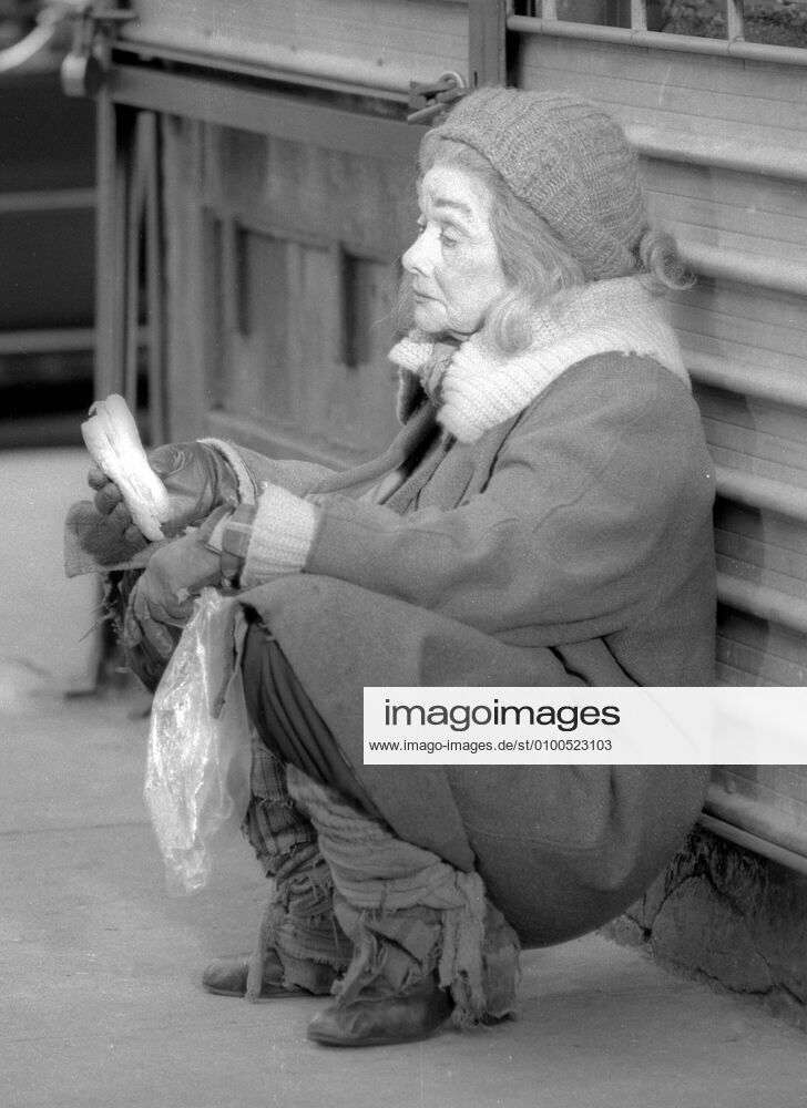 Lucille Ball filming Stone Pillow , 1985. Photo By Adam Scull PHOTOlink ...