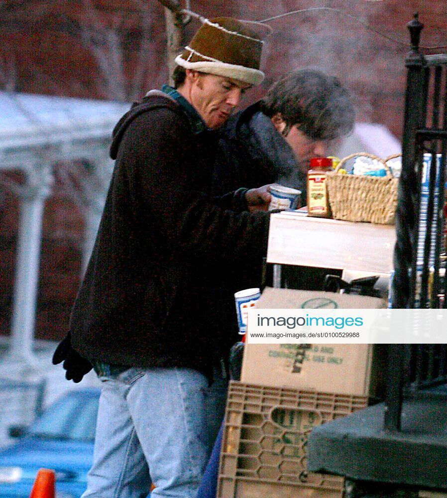 Danny Moder (husband of Julia Roberts), during filming of Mona Lisa Smile .  New York City