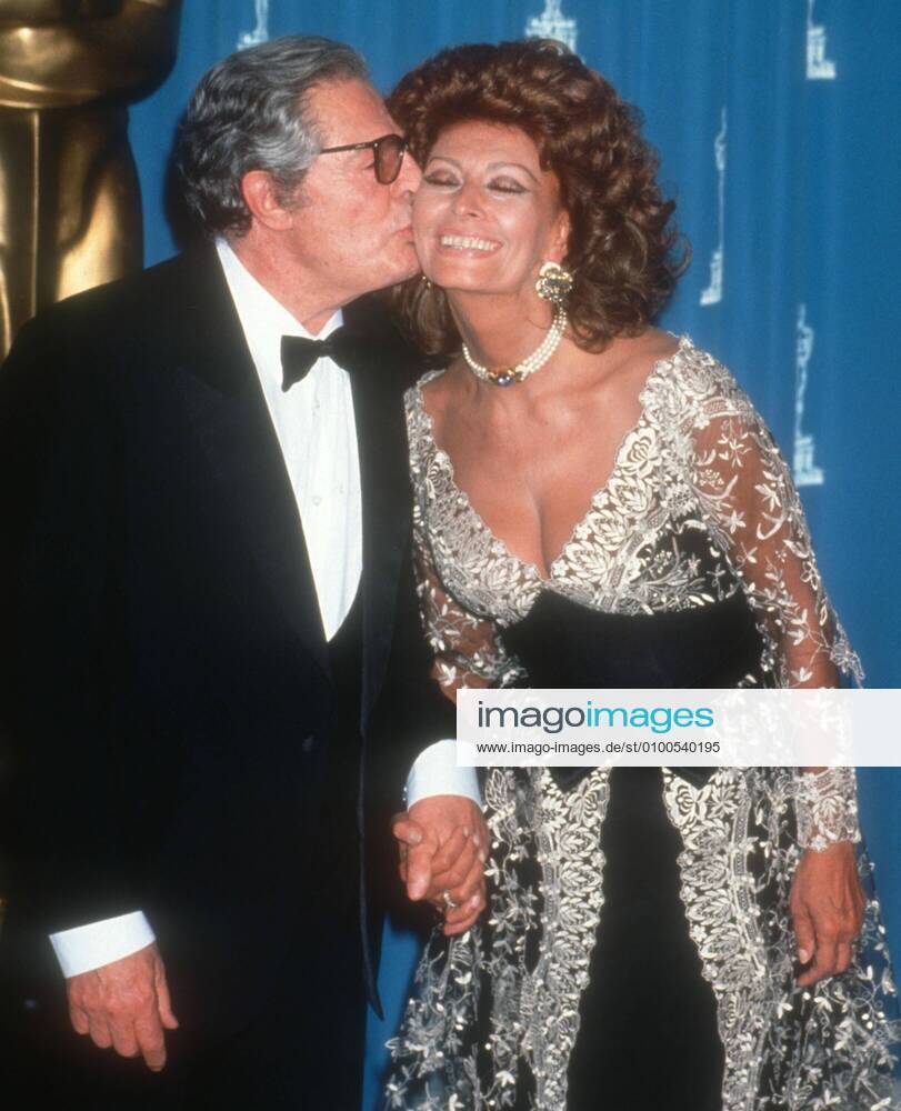 Marcello Mastroianni, Sophia Loren, 1993, Photo By Michael Ferguson  PHOTOlink Courtesy Everett