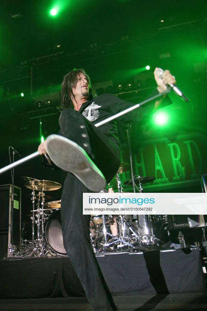 8 Concert Gotthard, singer Steve Lee, in the Berlin Max Schmeling Halle ...