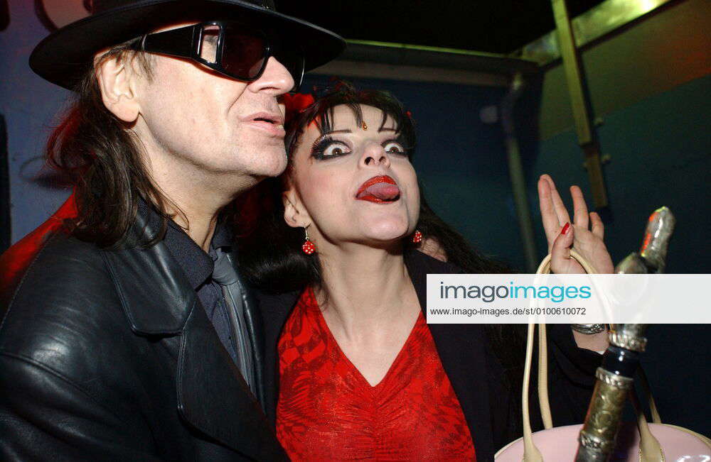 1 Group photo Nina Hagen Udo Lindenberg in the Berlin Tränenpalast ...