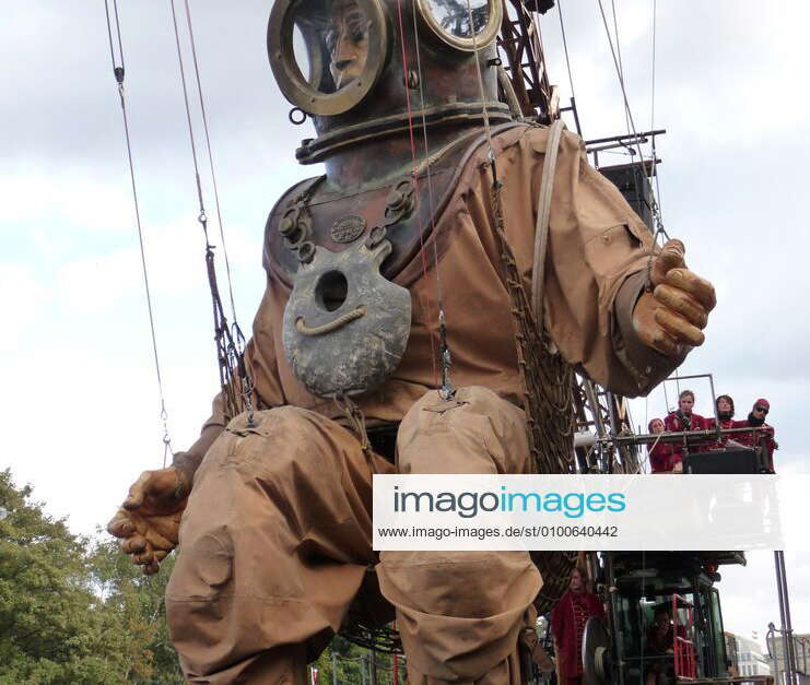 1 The giants in Berlin, puppets, puppets, fairy tales, the giant diver