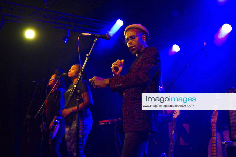 93 singer and songwriter Eric Burton, BLACK PUMAS , concert of the band of the hour at the sold