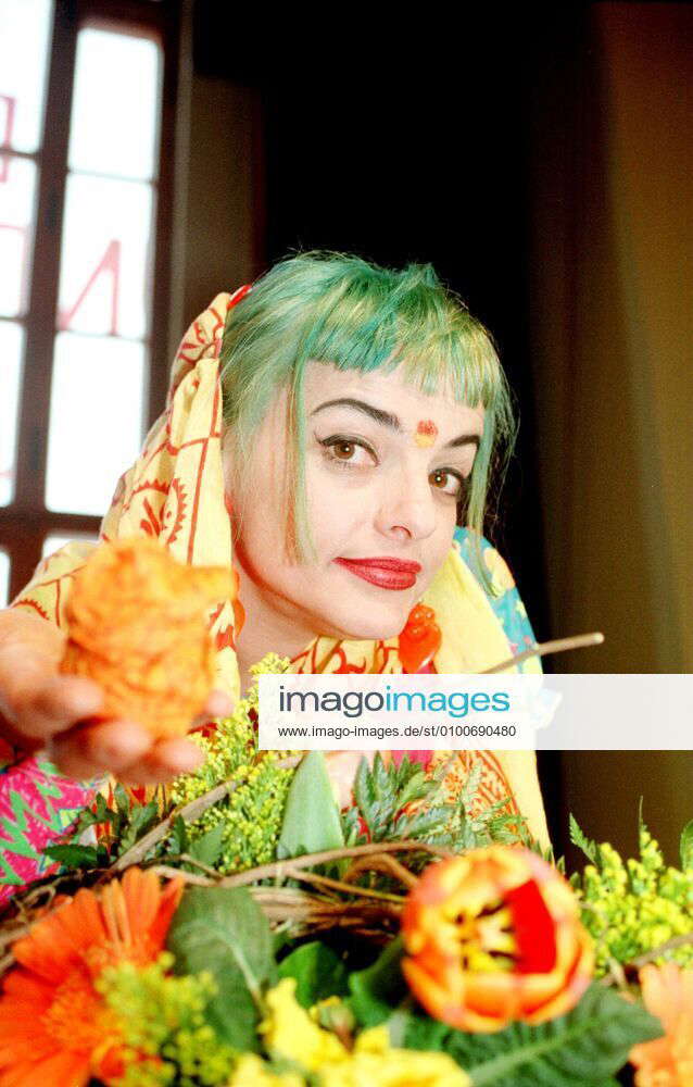 27 Portrait 99 Nina Hagen presents her CD Om Namah Shivay and