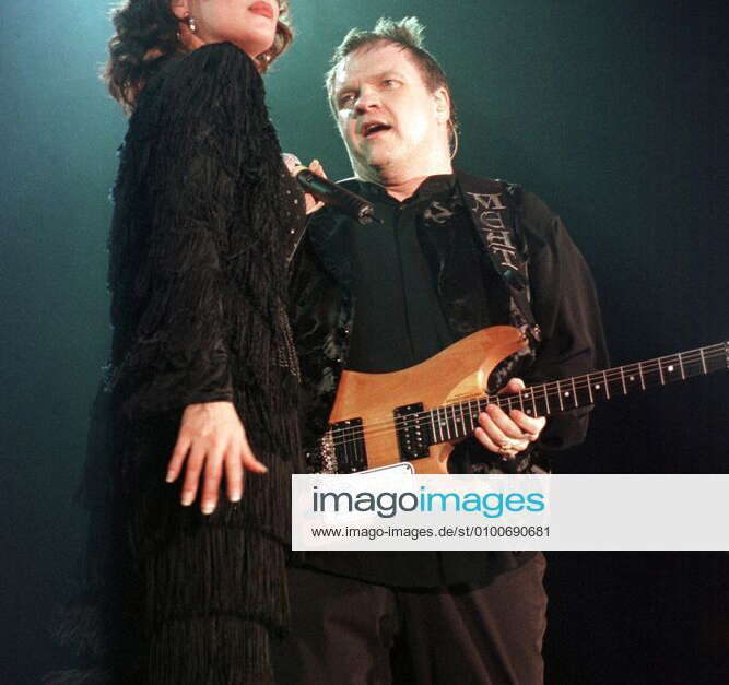 27 Concert 99 Meat Loaf and his female singer in duet, singer and
