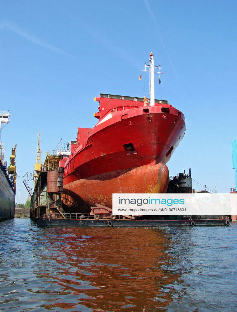 dry dock,container ship,hull