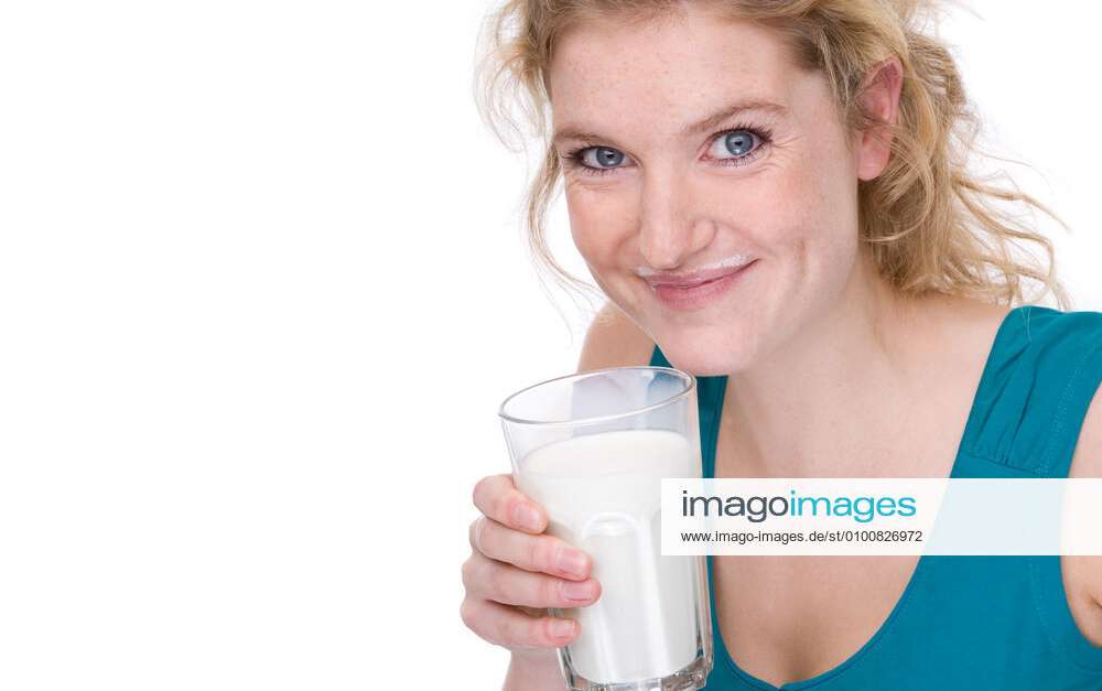 Trinken Milch Milchbart Drinking Milk Milk Beard Kbl 7f Model Released Symbolfoto