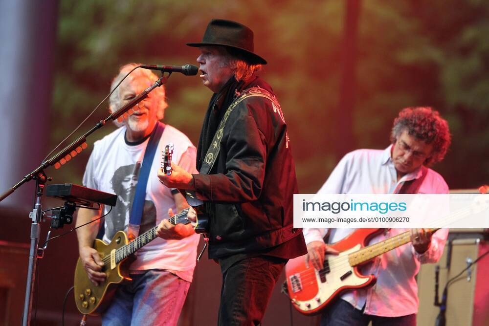 19 Konzert Neil Young & Crazy Horse, Gitarrist Frank Poncho Sampedro
