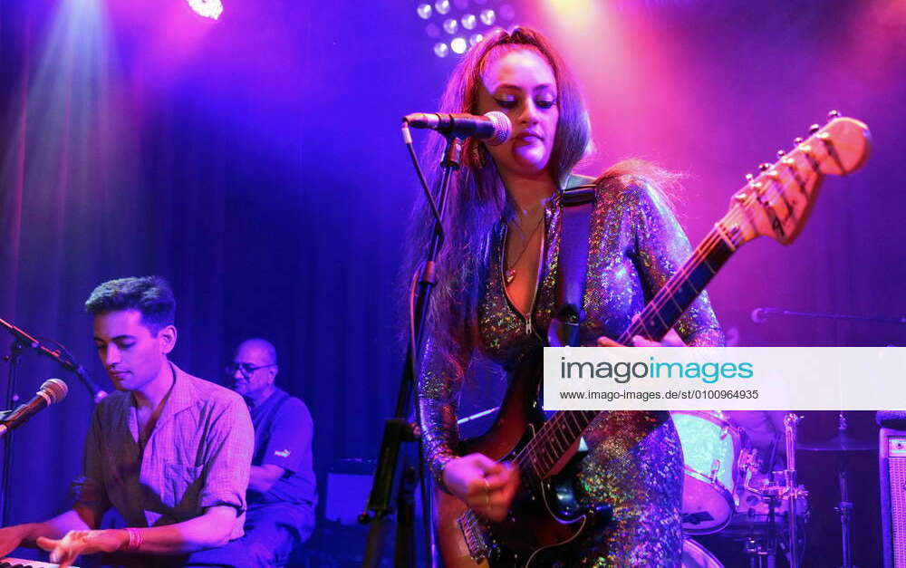 121 Kitty, Daisy and Lewis, Lewis, father Graeme Durham, Kitty and