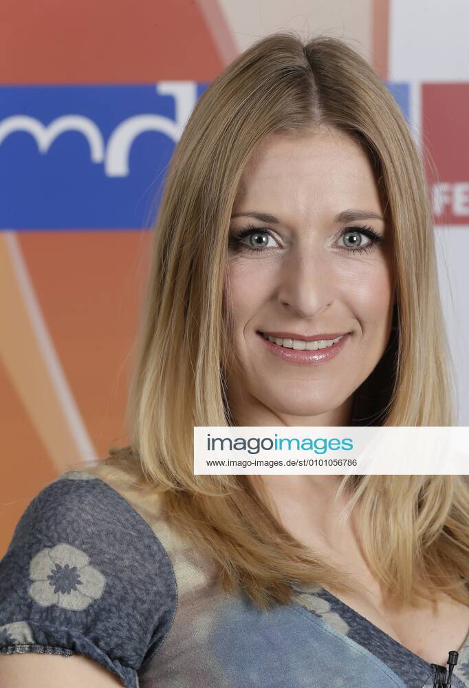 101 Stefanie Hertel, photo studio on location on 19 04 2013 backstage