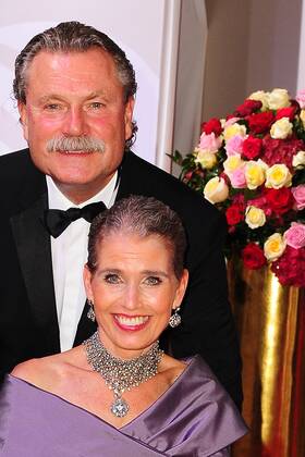 122 Claus Schwarzer, Barbara Schwarzer in wheelchair, Rose Ball in Berlin  on 31 05 2014, red