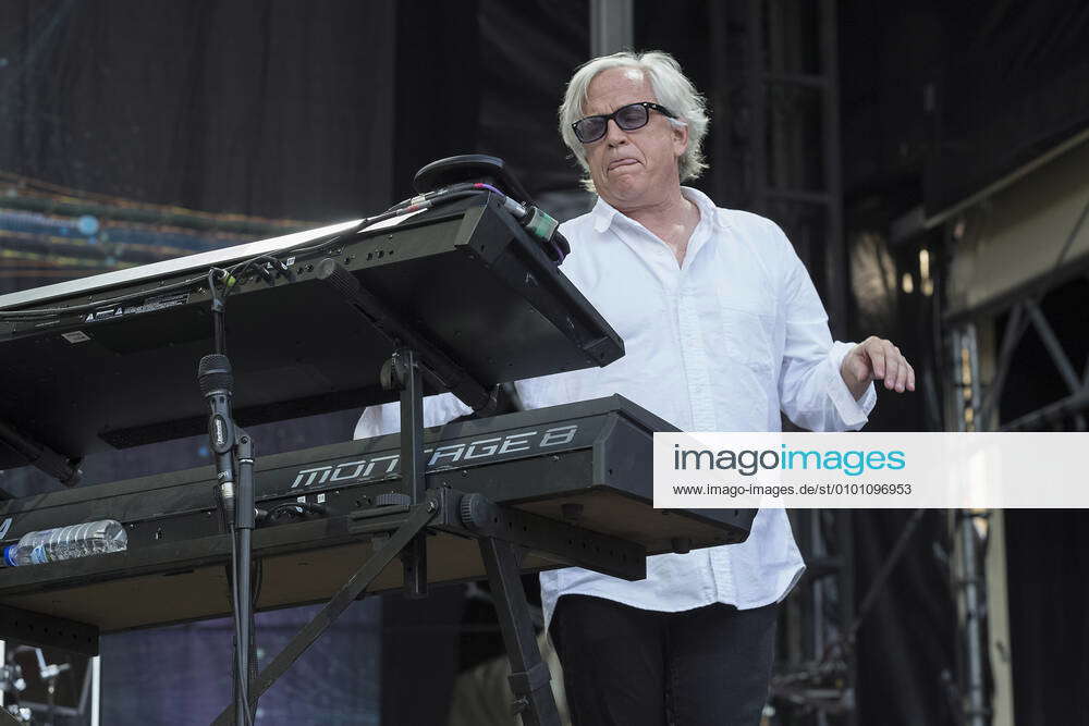 16 TOTO, rock, STEVE PORCARO, keyboards, founding member