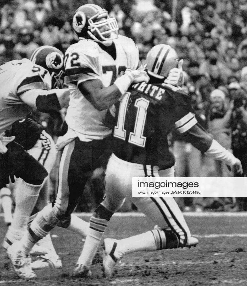 Football player Danny White (11) quarterback for the Dallas