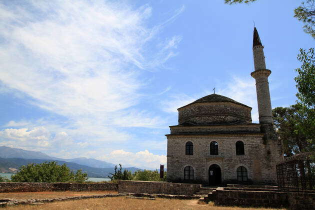 Ioannina The city of Ioannina, colloquially also Jannena, on the ...