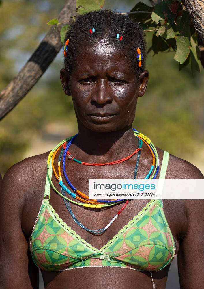 ANGOLA - MUDIMBA TRIBE WOMAN WITH A BRA - CAHAMA Mudimba tribe