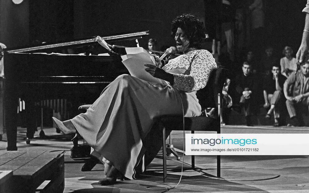 Mahalia Jackson Mahalia Jackson, amerikanische Gospelsängerin, bei ...