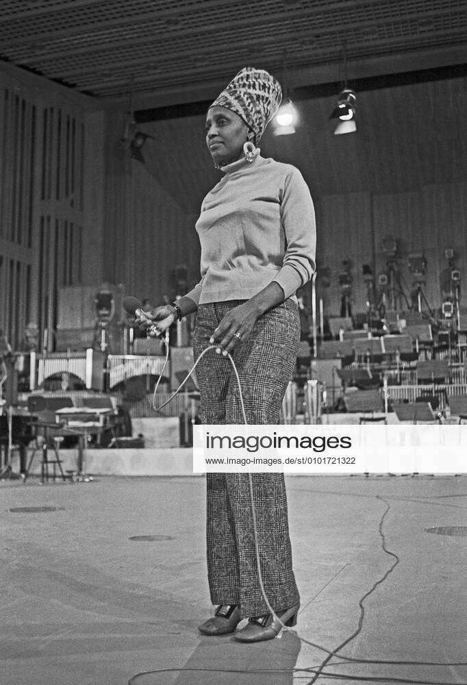 Miriam Makeba Miriam Makeba, südafrikanische Sängerin, bei Proben zu ...