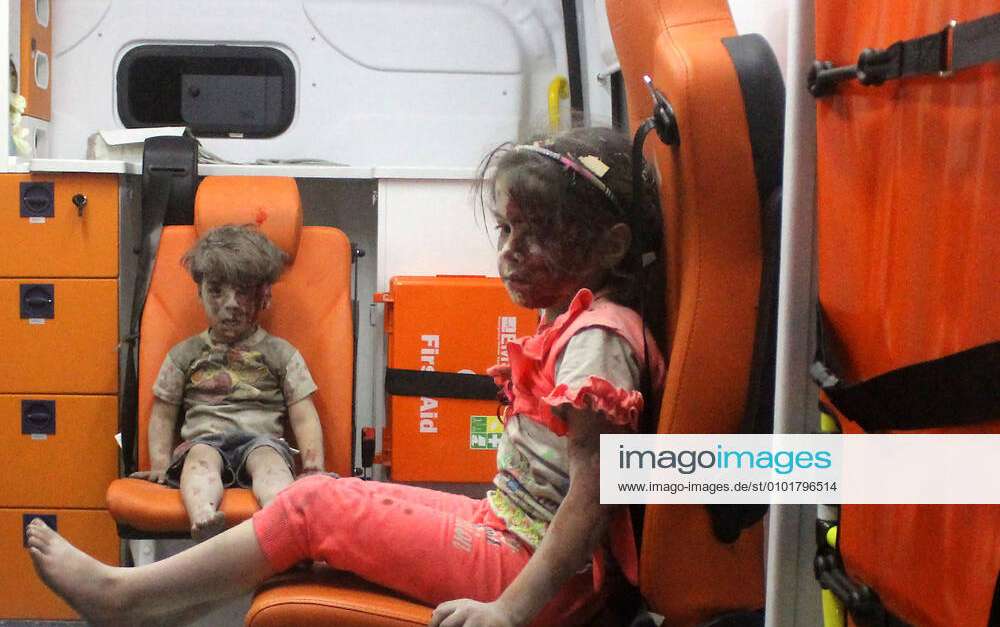August 17 2016 Aleppo Syria Brother And Sister Five Year Old 