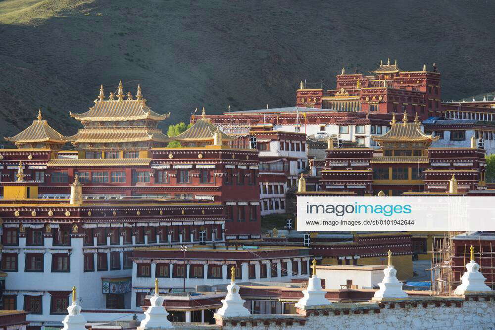 Tibetan Buddhist Monastery Litang, Lithang, Gaocheng, Garzê County ...