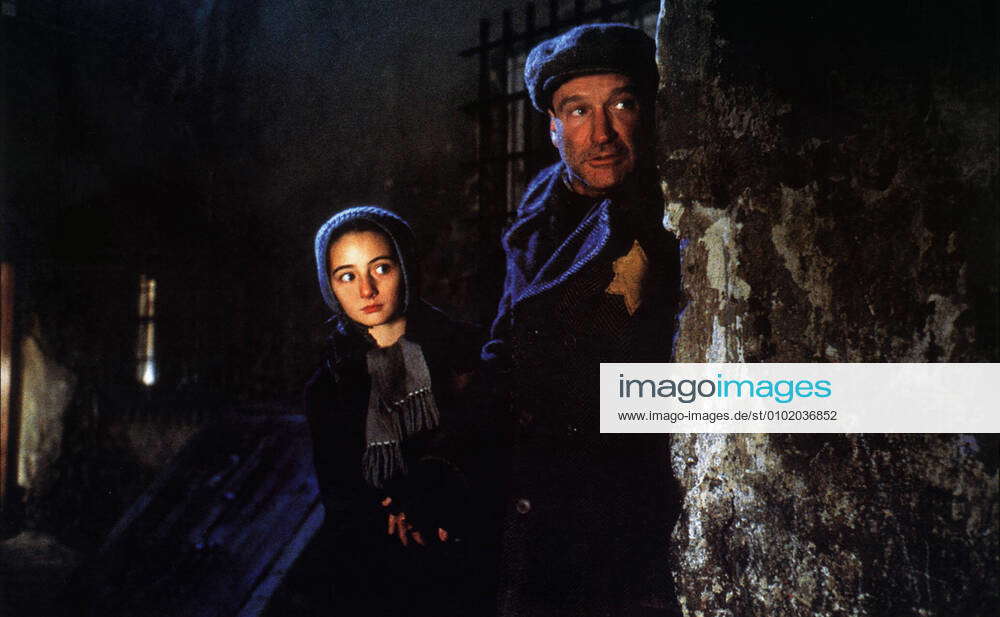 JAKOB THE LIAR HANNAH TAYLOR GORDON AND ROBIN WILLIAMS WARSAW GHETTO A ...