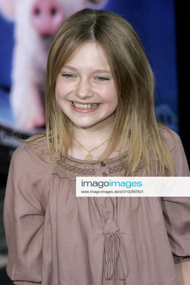 Dakota Fanning at the premiere of the feature film Charlotte s Web Pig ...