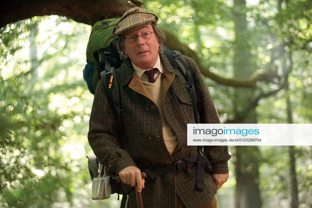 HARRY POTTER AND THE GOBLET OF FIRE JEFF RAWLE as Amos Diggory PHOTOGRAPHS TO BE USED SOLELY FOR