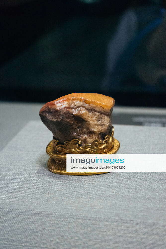 Treasure of the Town Museum of the National Palace Museum in Taipei Meatshaped Stone