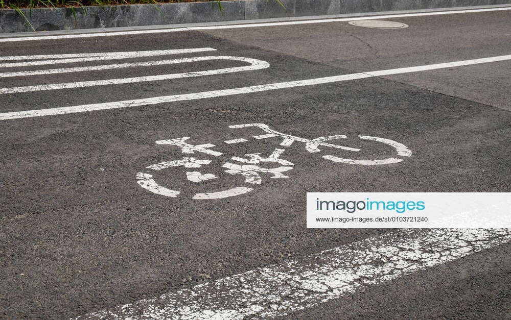 bicycle-sign-representing-slow-lane-meaning