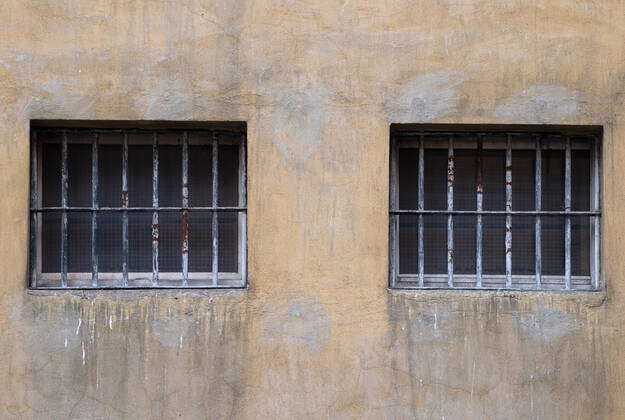 local, symbol photo, prison, prison grids that are rusty in Frankfurt ...